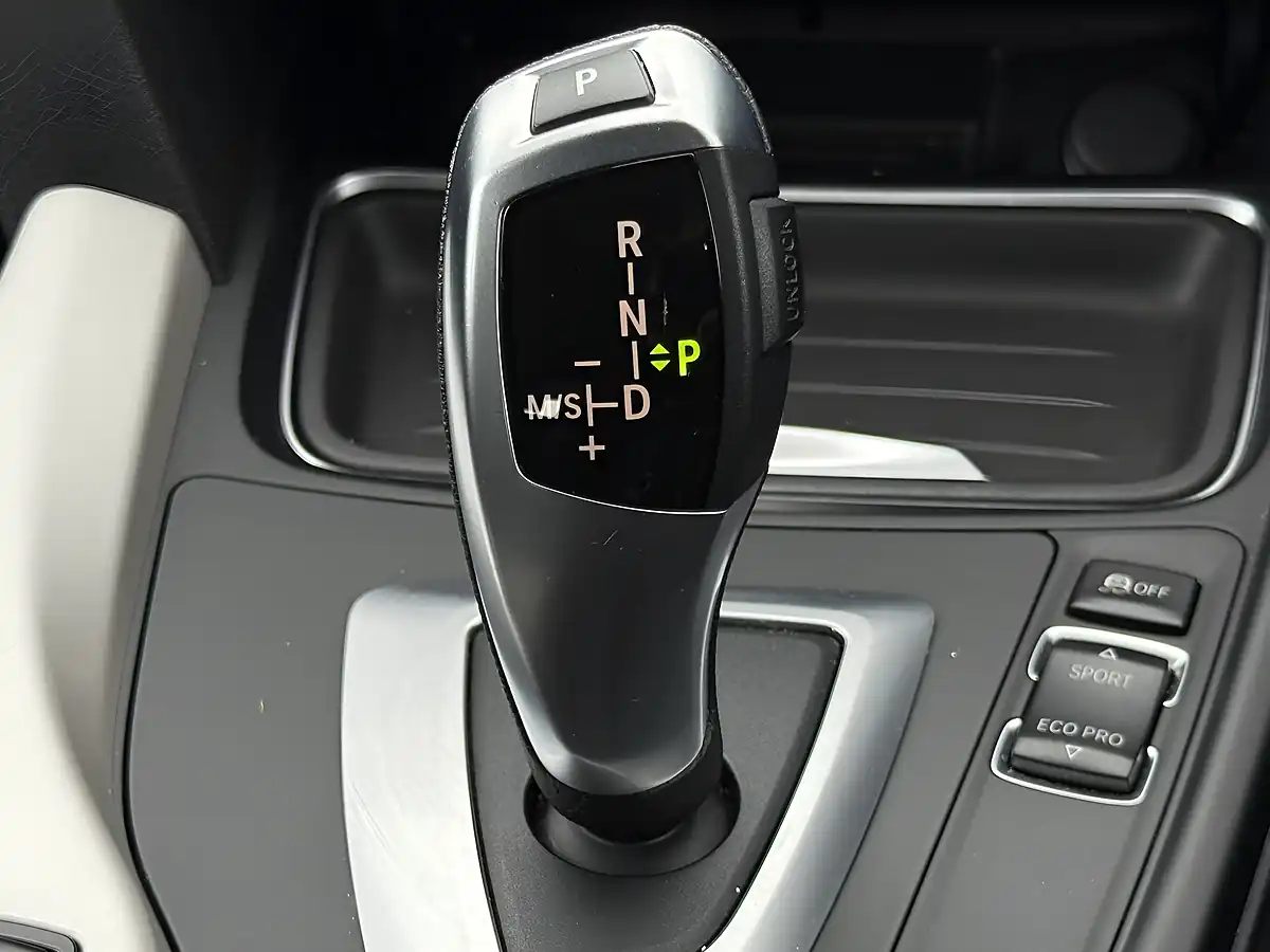 Used 2015 BMW 3 Series Efficientdynamics Touring White - Interior and Exterior details 19