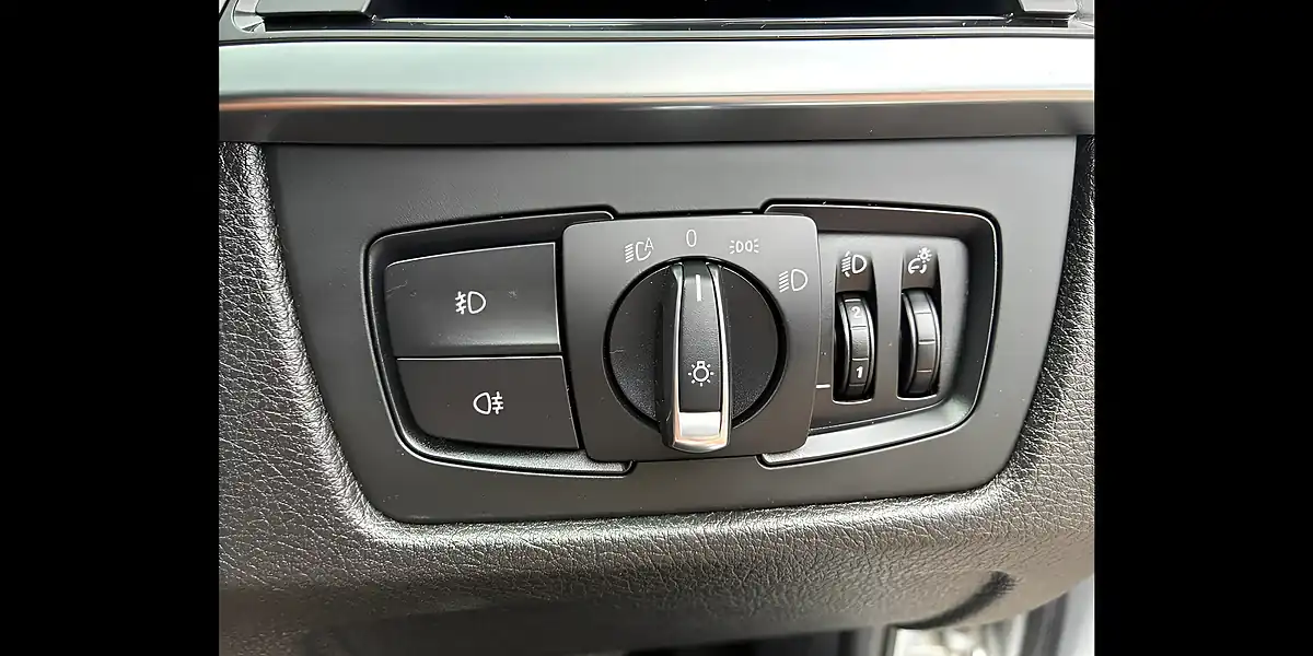 Used 2015 BMW 3 Series Luxury Silver - Interior and Exterior details 16