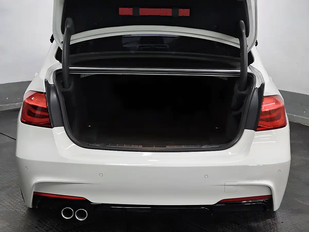 Used 2015 BMW 3 Series M Sport Alpine White - Interior and Exterior details 17