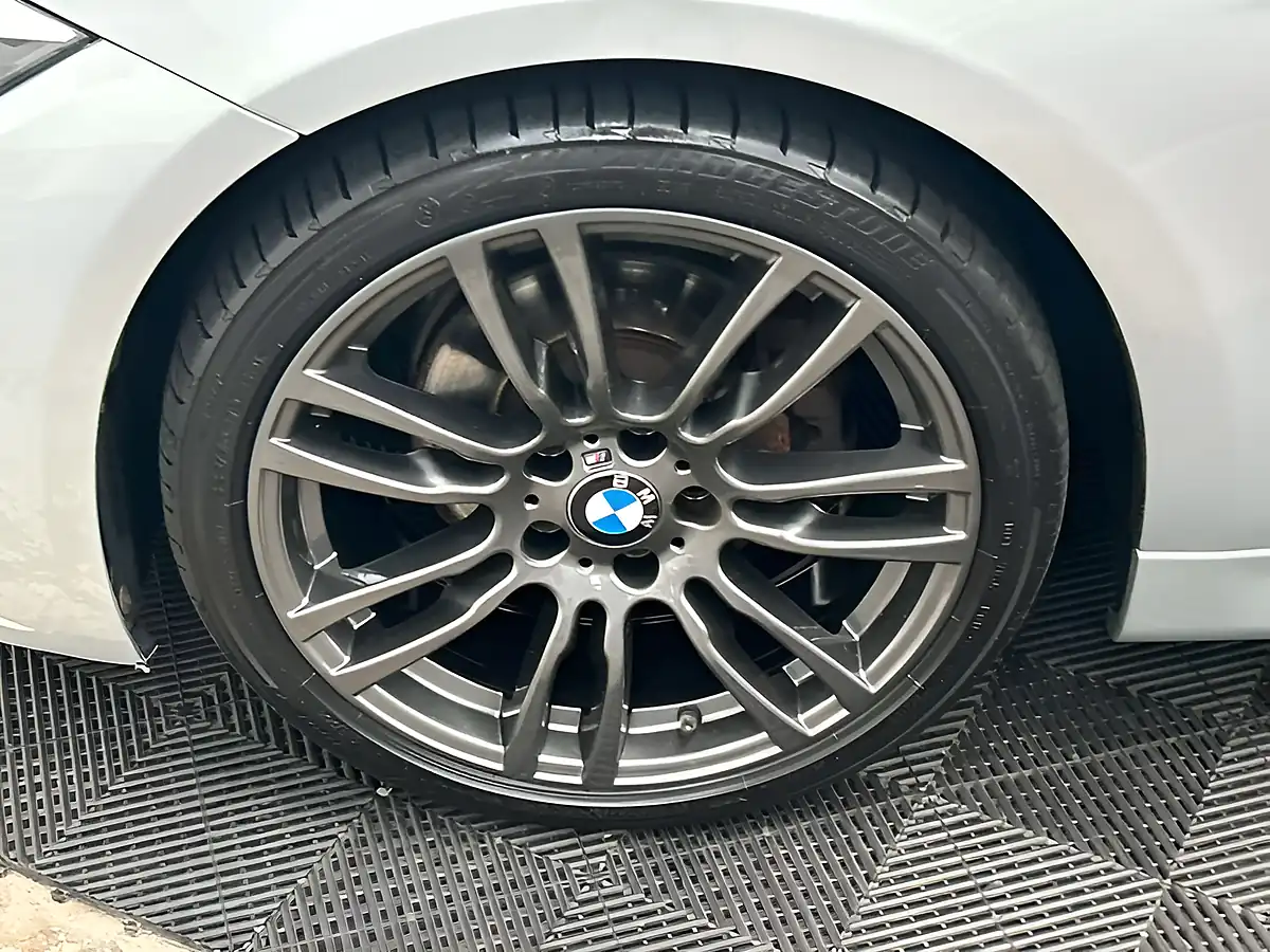 Used 2015 BMW 3 Series M Sport Silver - Interior and Exterior details 10