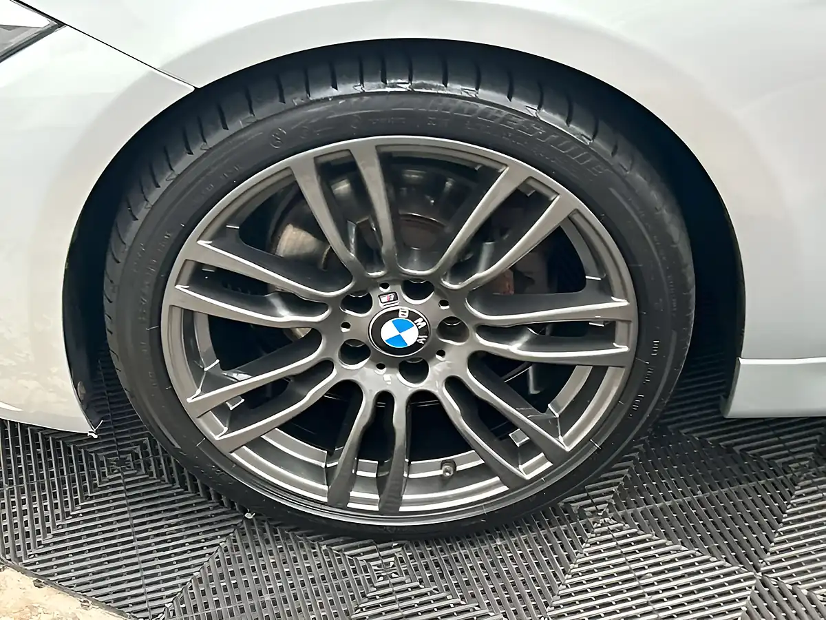 Used 2015 BMW 3 Series M Sport Silver - Interior and Exterior details 17