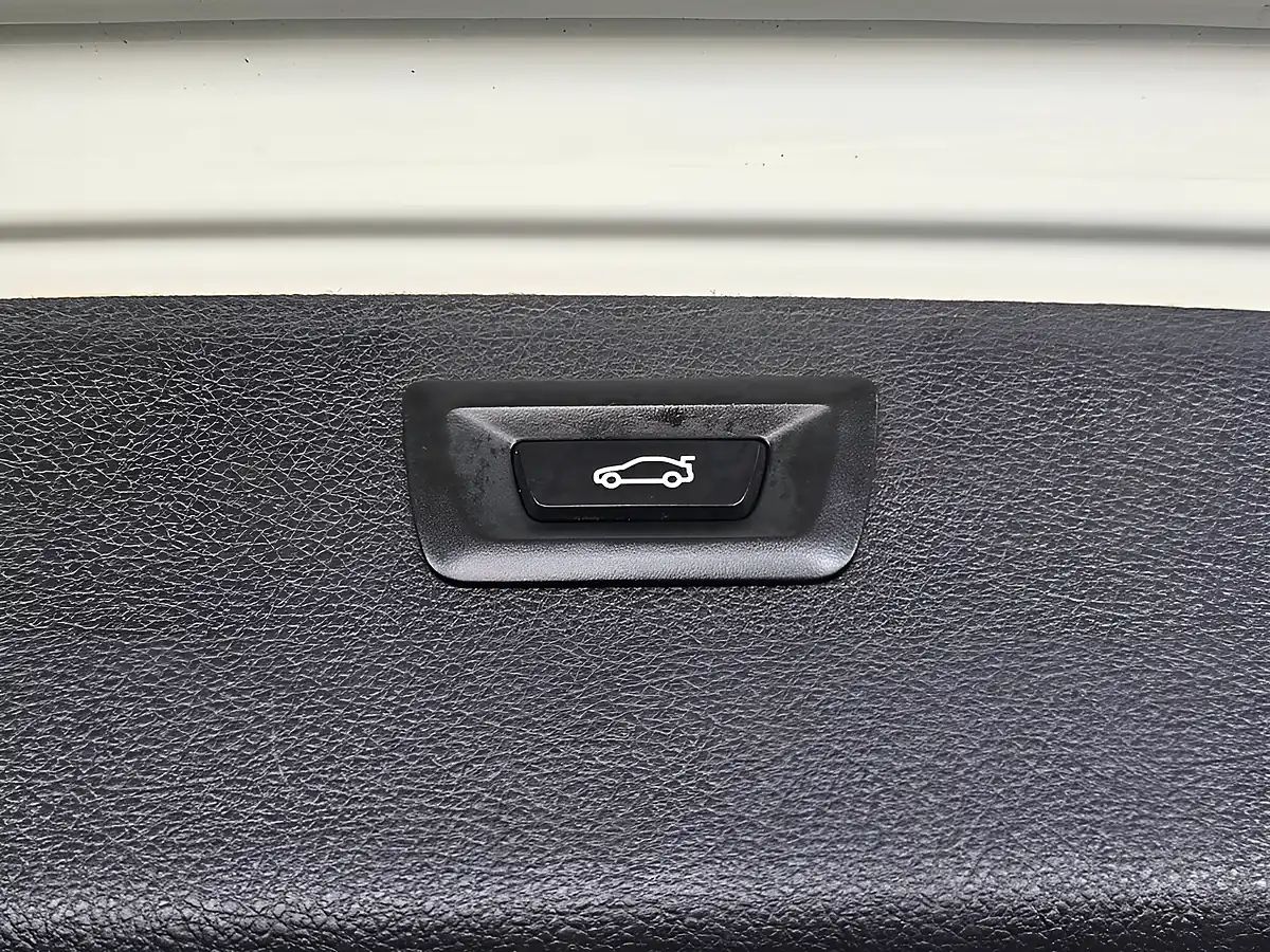 Used 2015 BMW 3 Series M Sport White - Interior and Exterior details 15