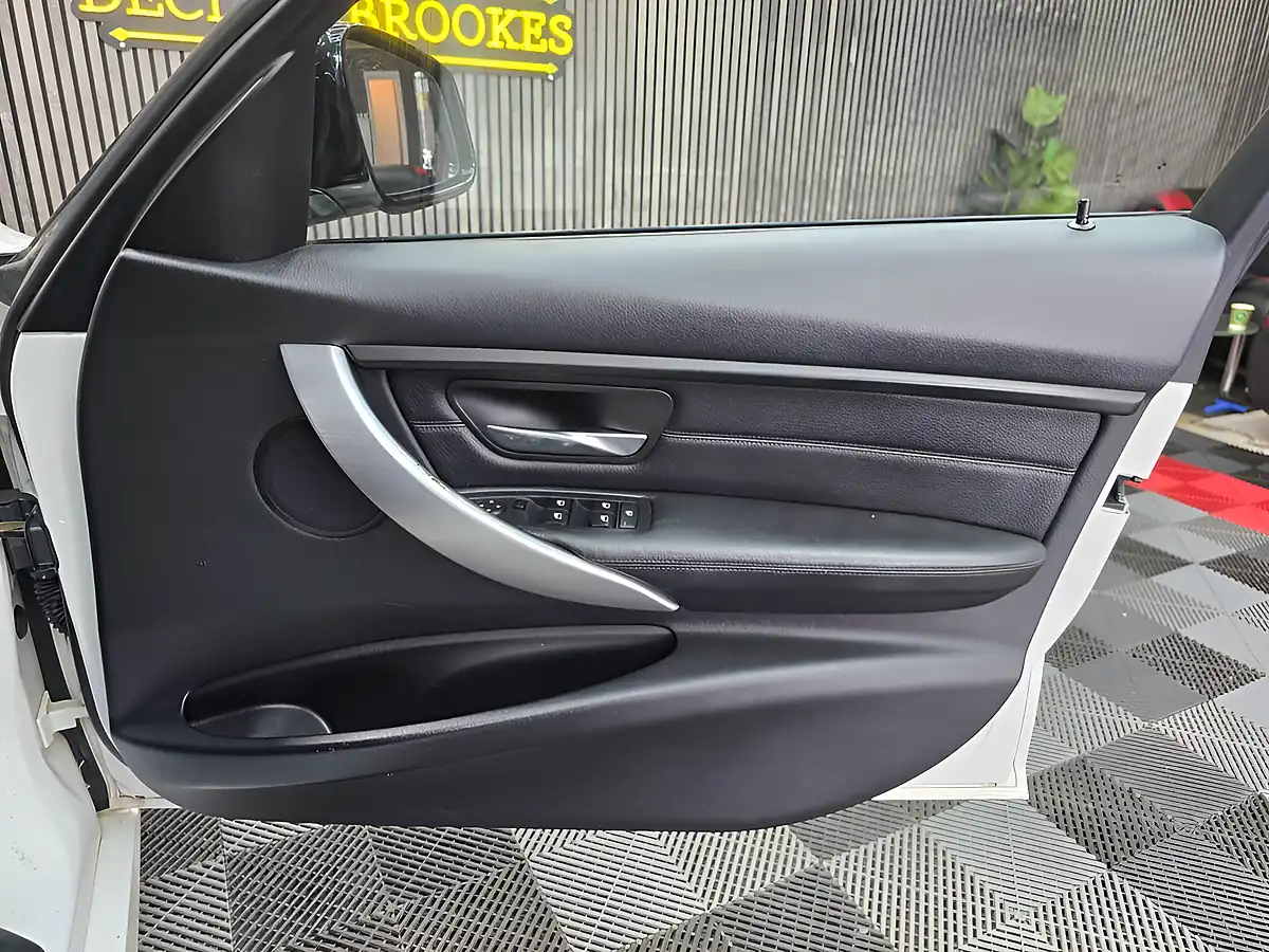 Used 2015 BMW 3 Series M Sport White - Interior and Exterior details 19