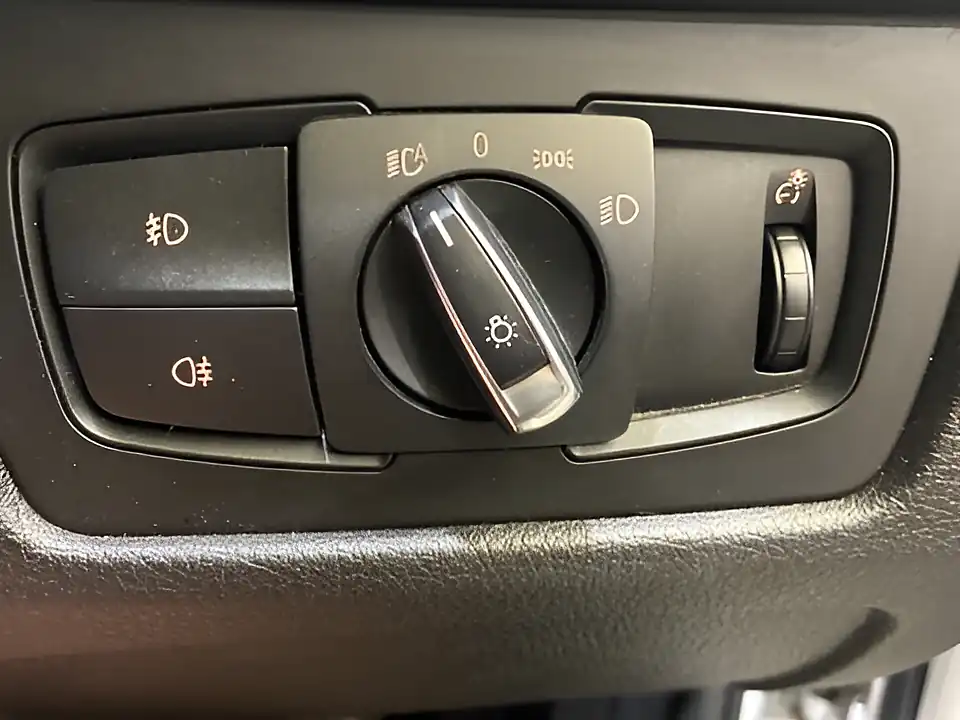 Used 2015 BMW 3 Series M Sport White - Interior and Exterior details 15