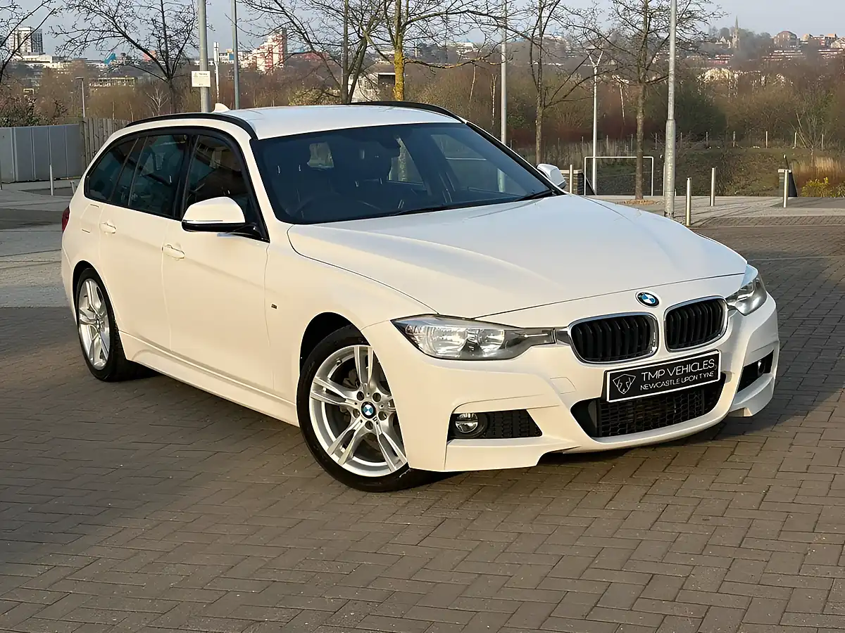 Used 2015 BMW 3 Series M Sport White - Front View