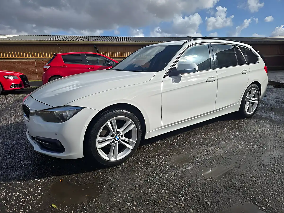 Used 2015 BMW 3 Series Sport White - Interior and Exterior details 3