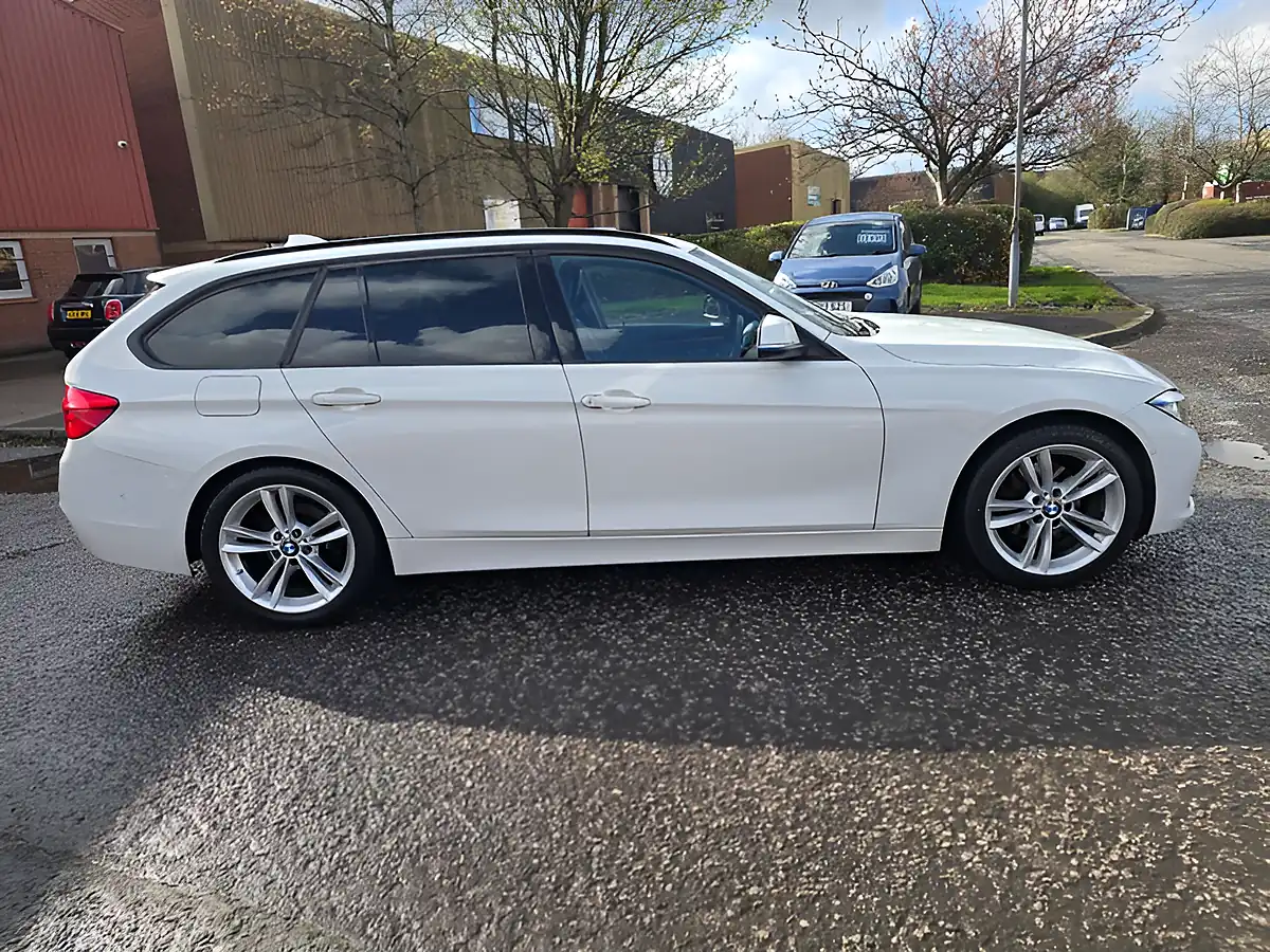 Used 2015 BMW 3 Series Sport White - Interior and Exterior details 4