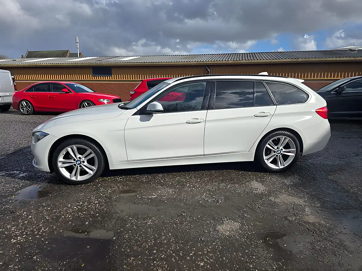 Used 2015 BMW 3 Series Sport White - Interior and Exterior details 5