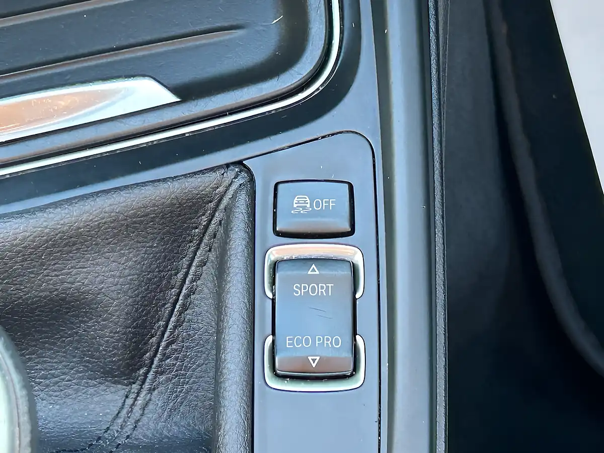 Used 2015 BMW 3 Series Sport White - Interior and Exterior details 16