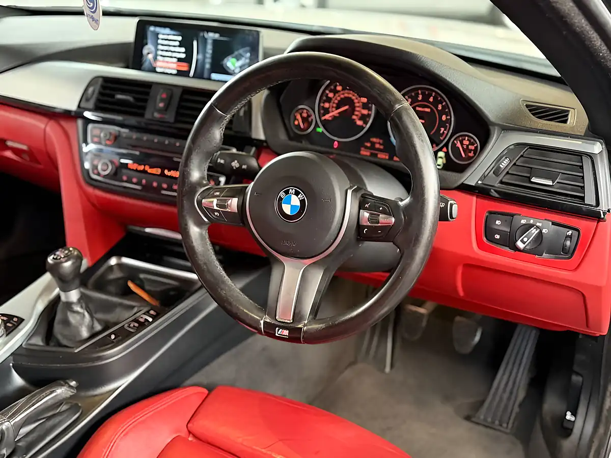 Used 2015 BMW 4 Series M Sport Alpine White - Interior and Exterior details 12