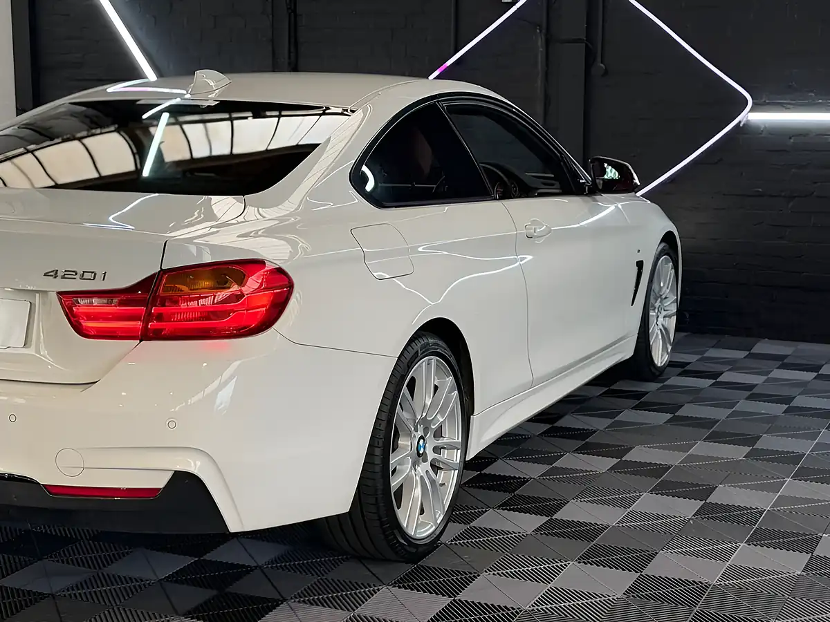 Used 2015 BMW 4 Series M Sport Alpine White - Interior and Exterior details 7