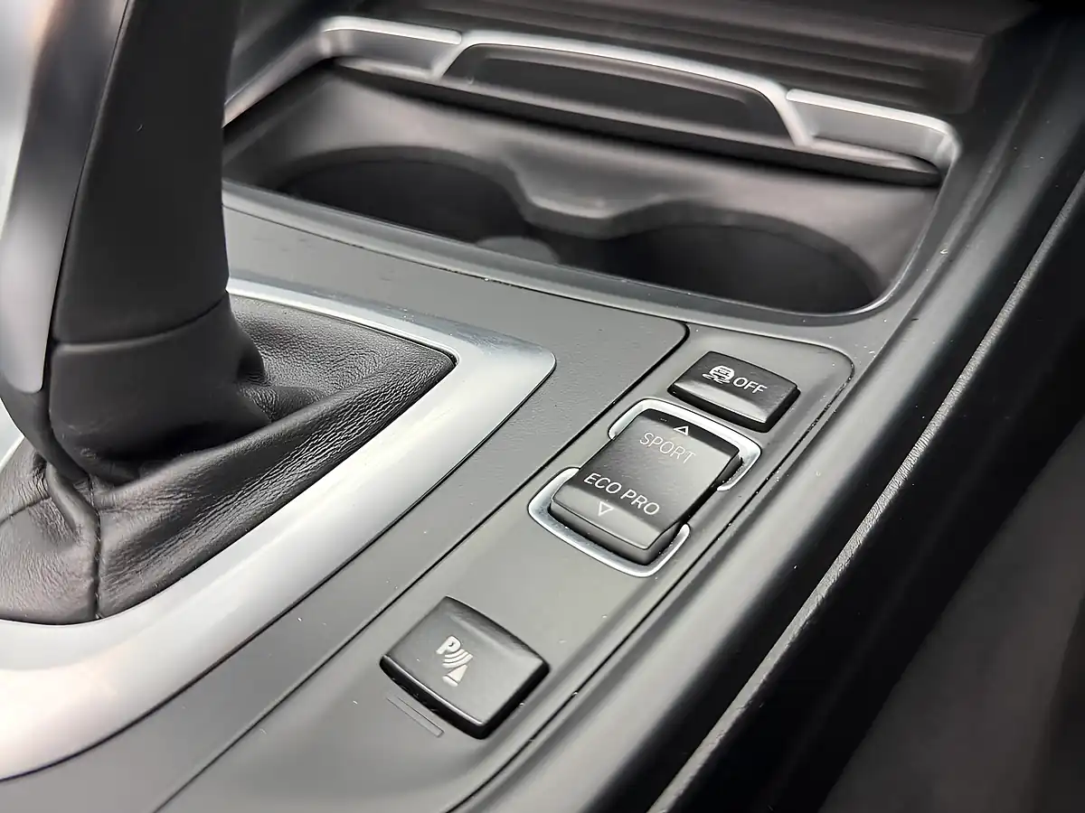 Used 2015 BMW 4 Series M Sport Black - Interior and Exterior details 17