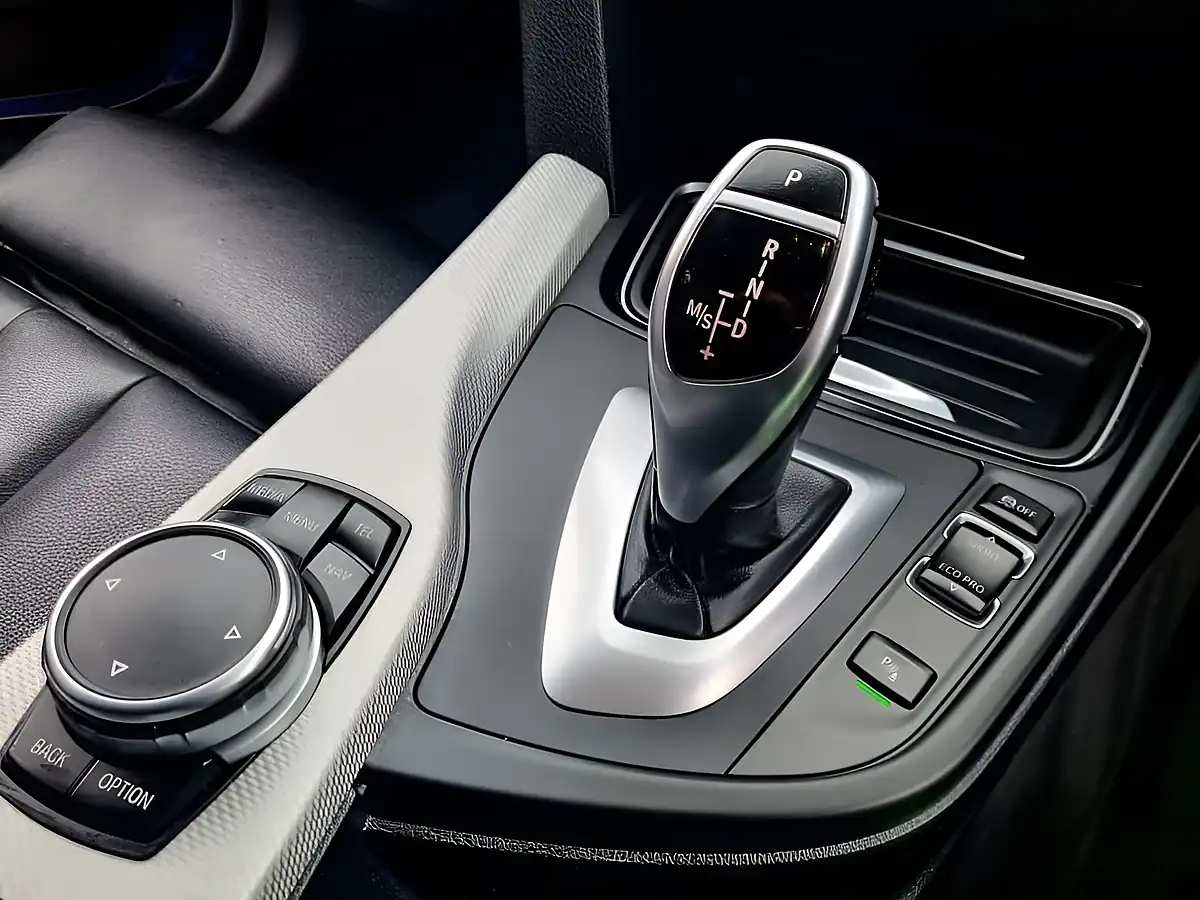 Used 2015 BMW 4 Series M Sport Blue - Interior and Exterior details 12