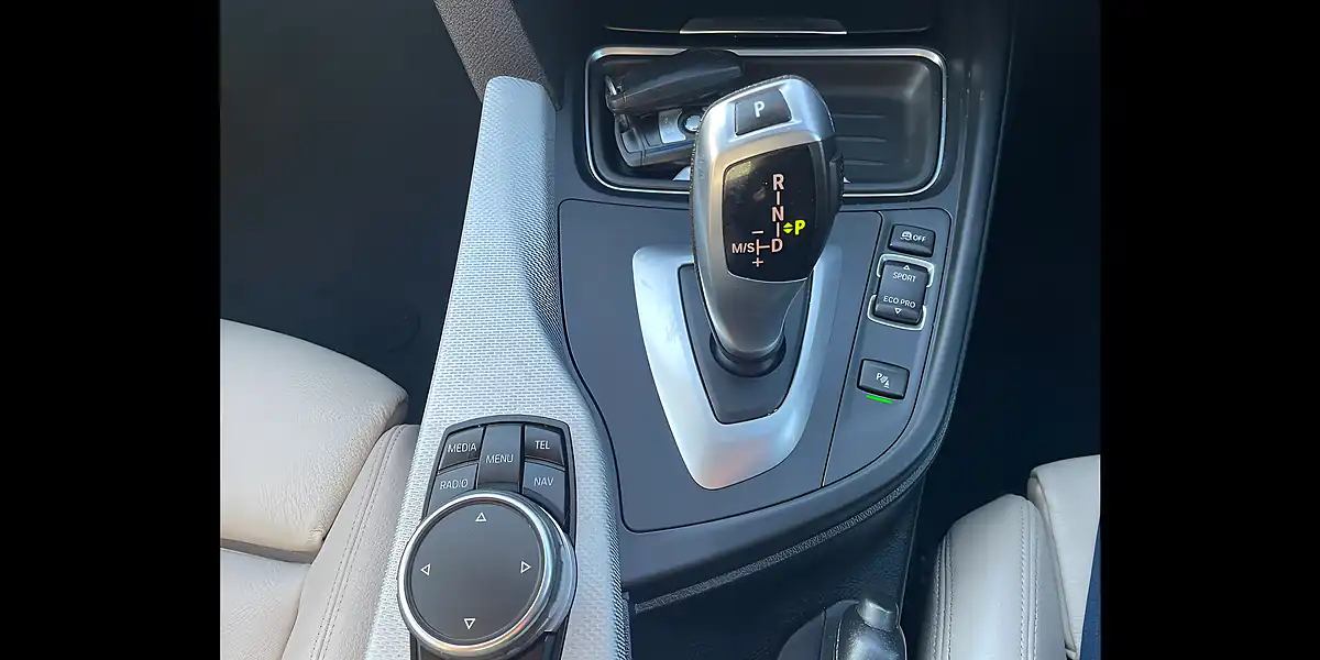 Used 2015 BMW 4 Series M Sport Blue - Interior and Exterior details 18