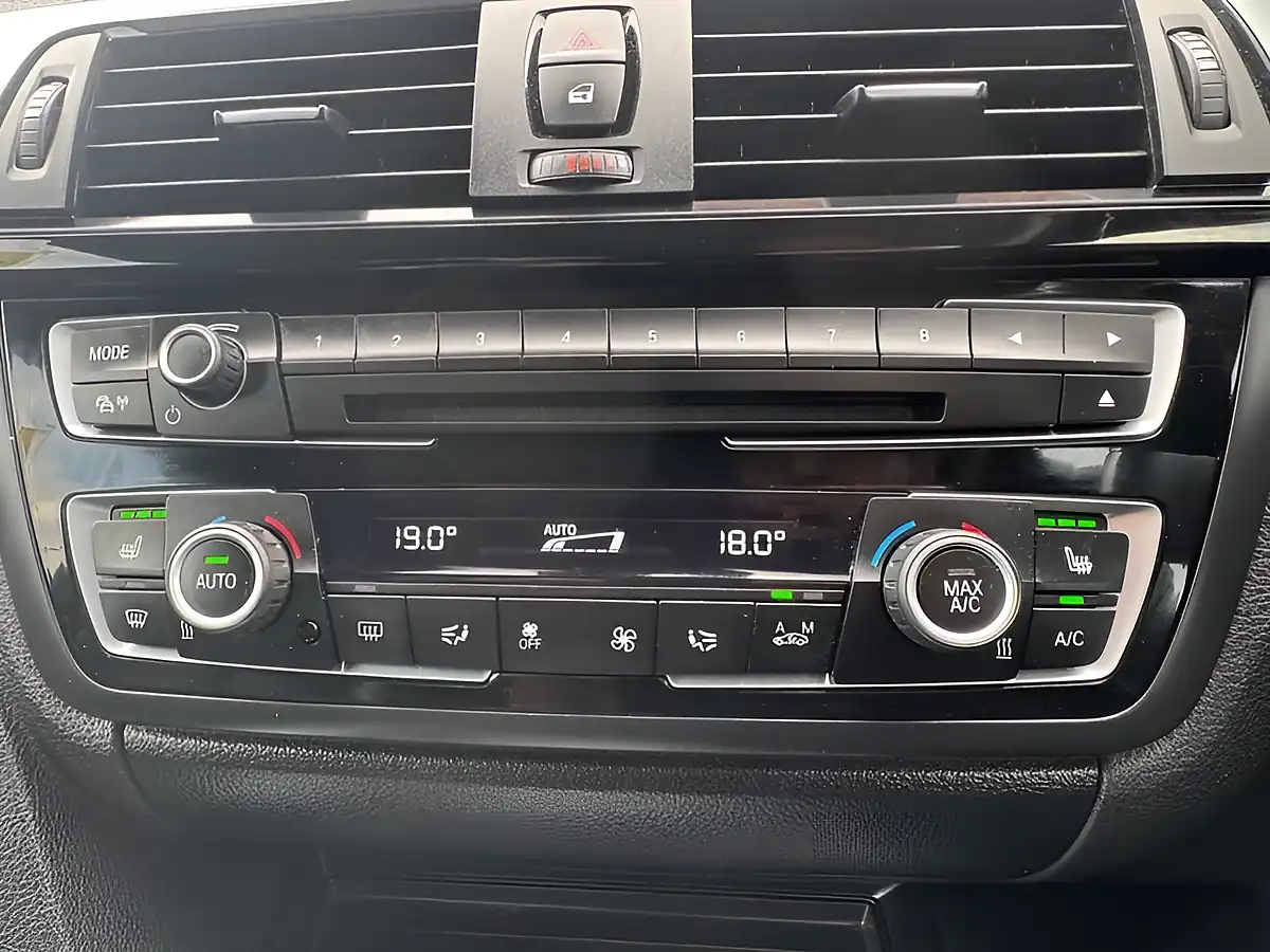Used 2015 BMW 4 Series M Sport Silver - Interior and Exterior details 17