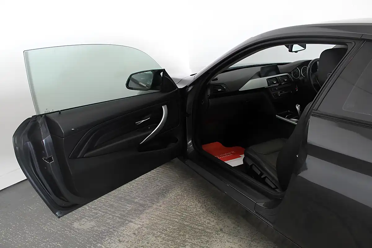 Used 2015 BMW 4 Series Se Grey - Interior and Exterior details 12