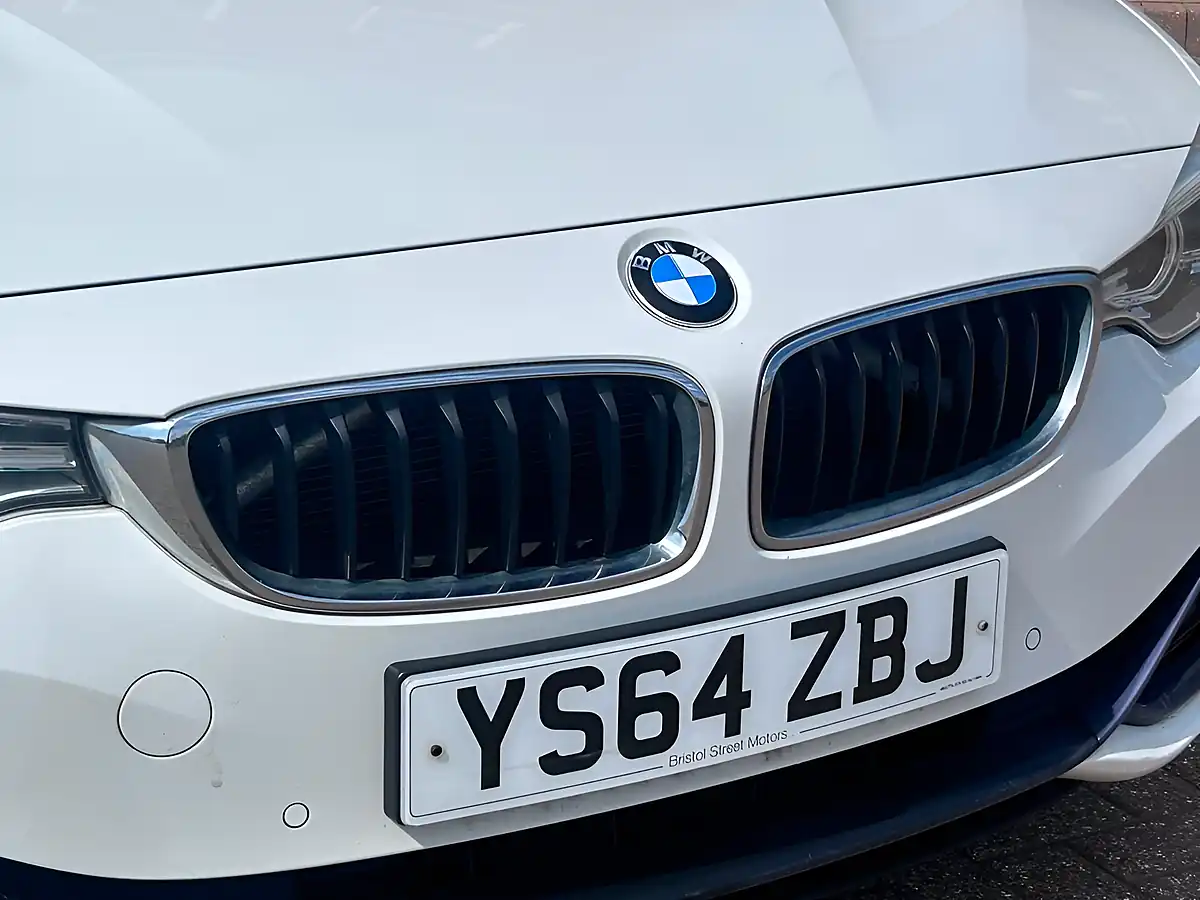 Used 2015 BMW 4 Series Sport White - Interior and Exterior details 8