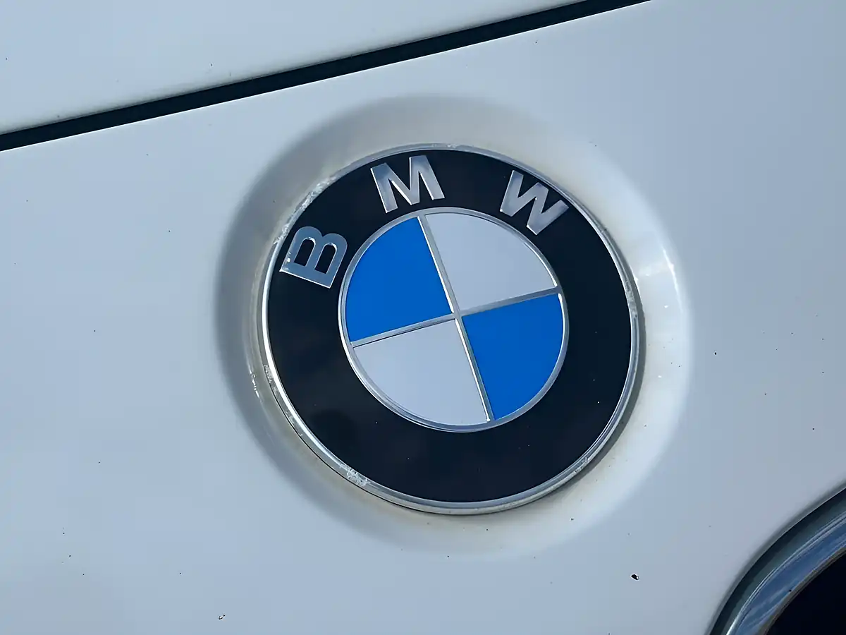 Used 2015 BMW 4 Series Sport White - Interior and Exterior details 9