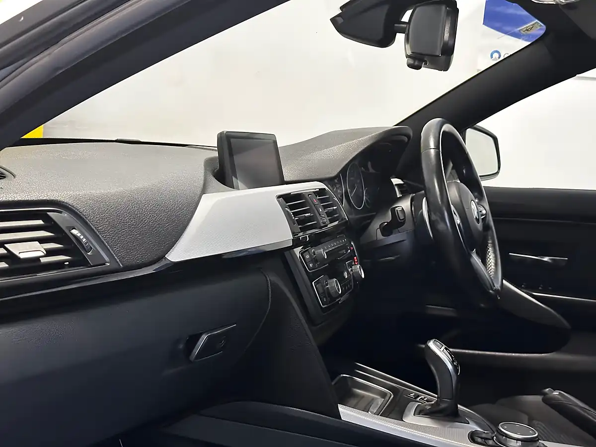 Used 2015 BMW 420i M Sport Alpine White - Interior and Exterior details 10