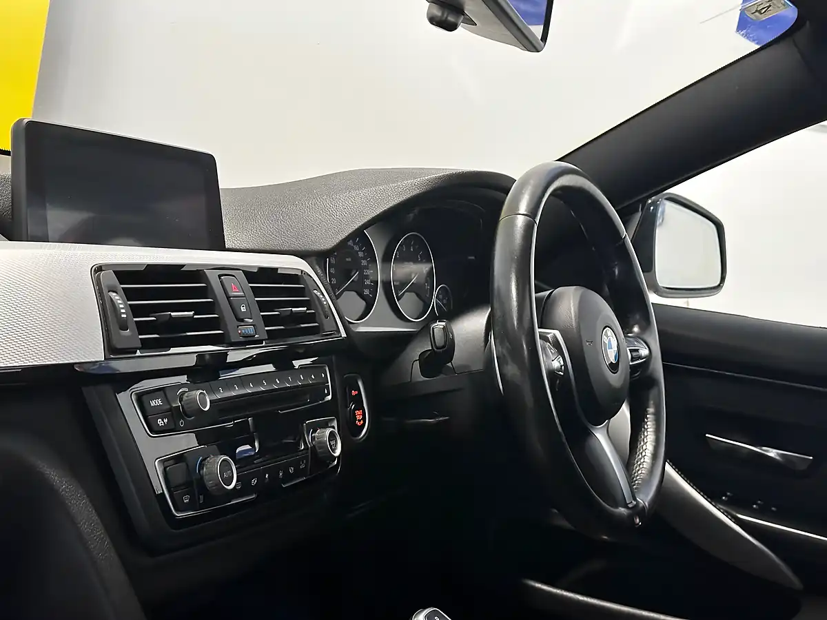 Used 2015 BMW 420i M Sport Alpine White - Interior and Exterior details 11