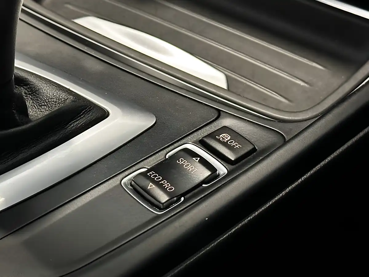 Used 2015 BMW 420i M Sport Alpine White - Interior and Exterior details 15