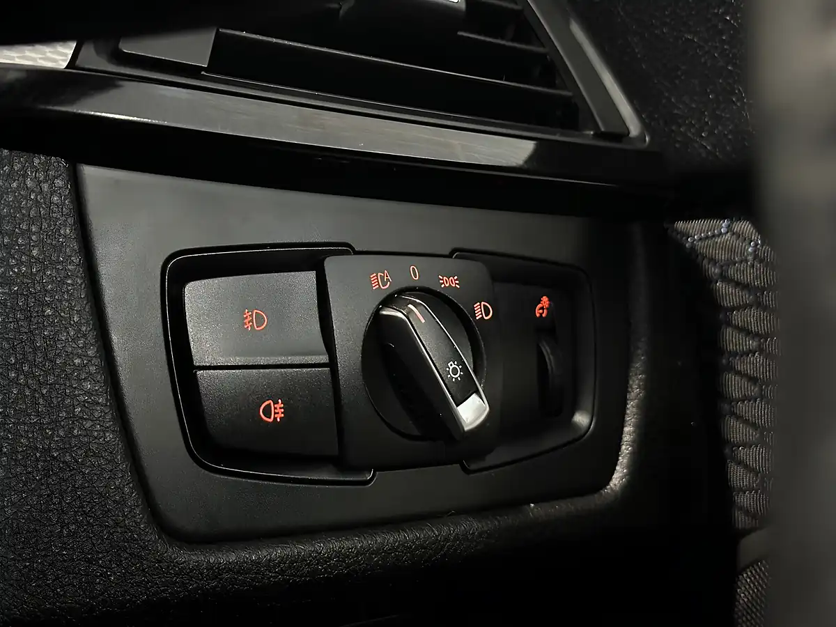 Used 2015 BMW 420i M Sport Alpine White - Interior and Exterior details 3