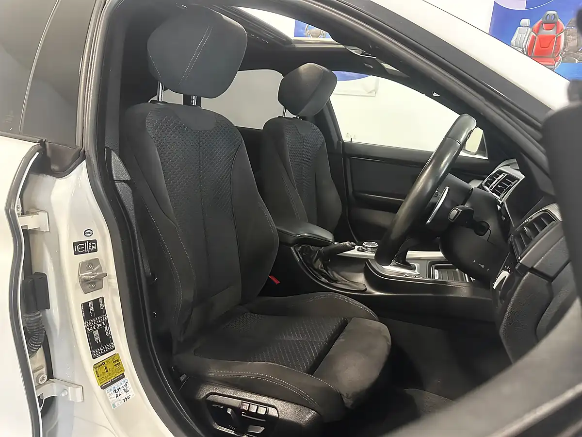 Used 2015 BMW 420i M Sport Alpine White - Interior and Exterior details 4