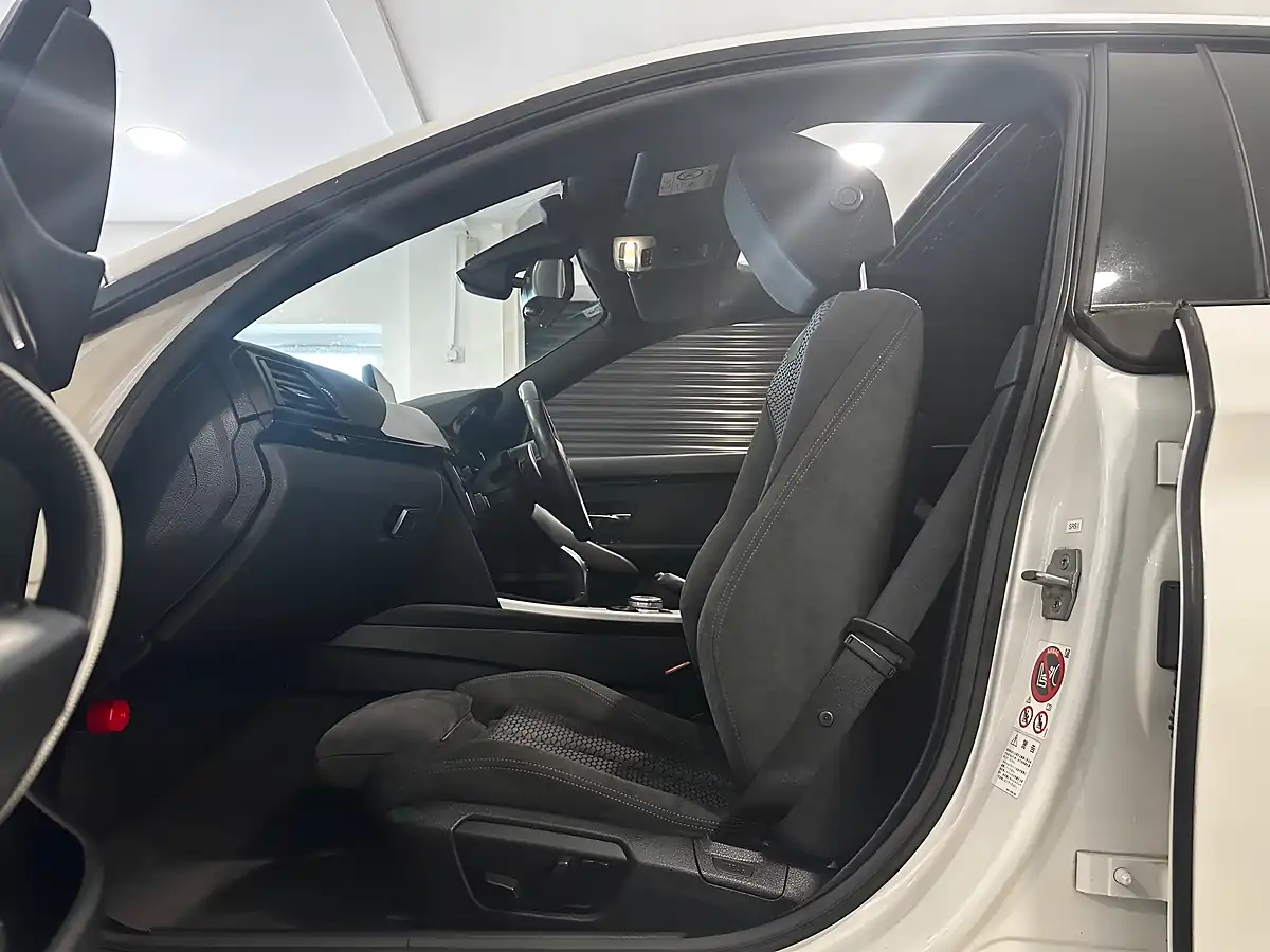 Used 2015 BMW 420i M Sport Alpine White - Interior and Exterior details 6