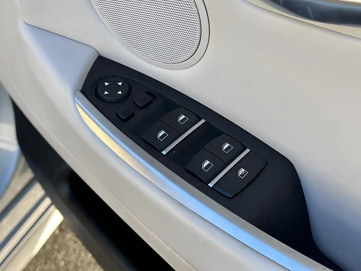 Used 2015 BMW 5 Series Gran Turismo M Sport Silver - Interior and Exterior details 10
