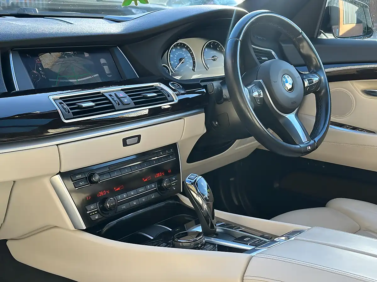 Used 2015 BMW 5 Series Gran Turismo M Sport Silver - Interior and Exterior details 9