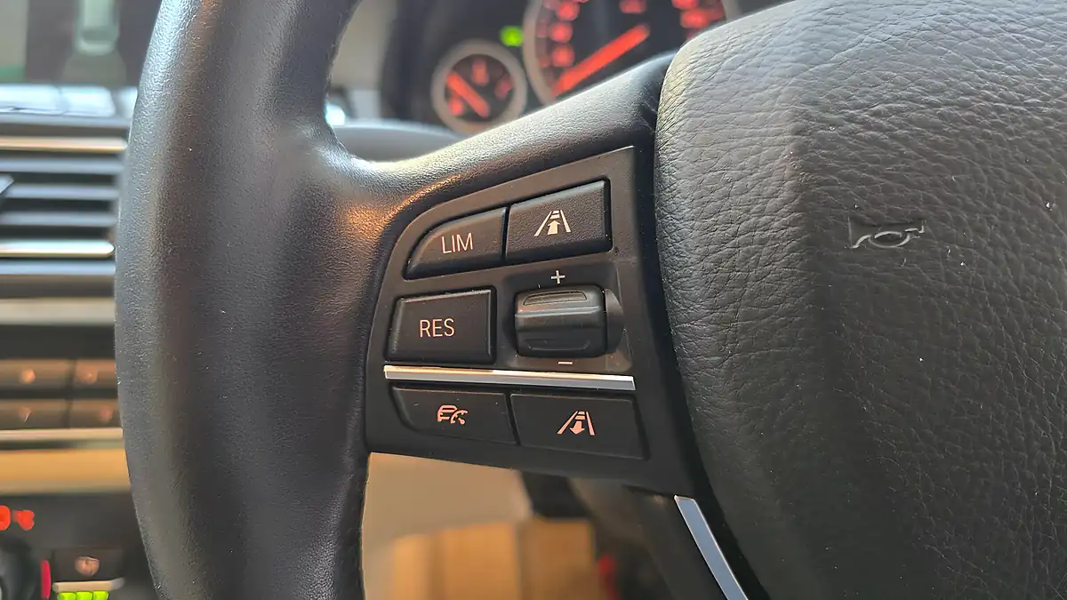 Used 2015 BMW 5 Series Luxury Black - Interior and Exterior details 10