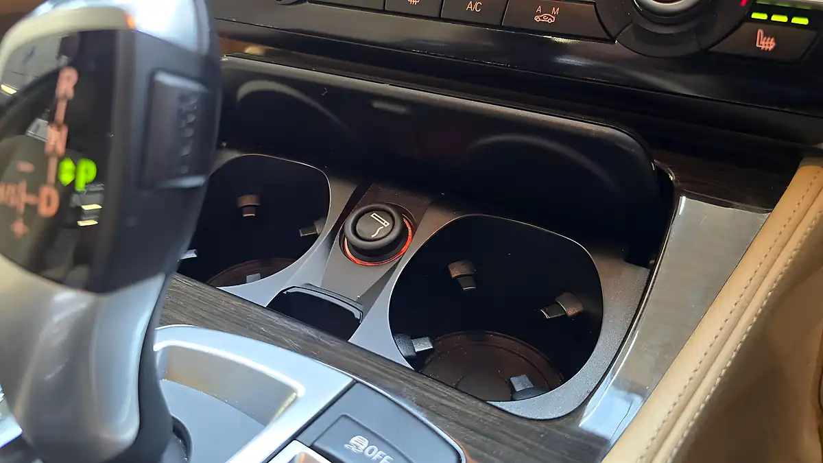 Used 2015 BMW 5 Series Luxury Black - Interior and Exterior details 9