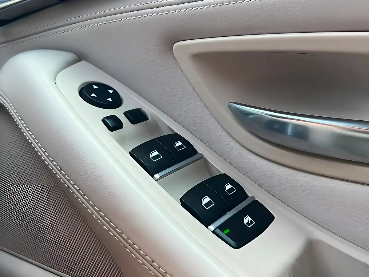 Used 2015 BMW 5 Series Luxury Blue - Interior and Exterior details 18