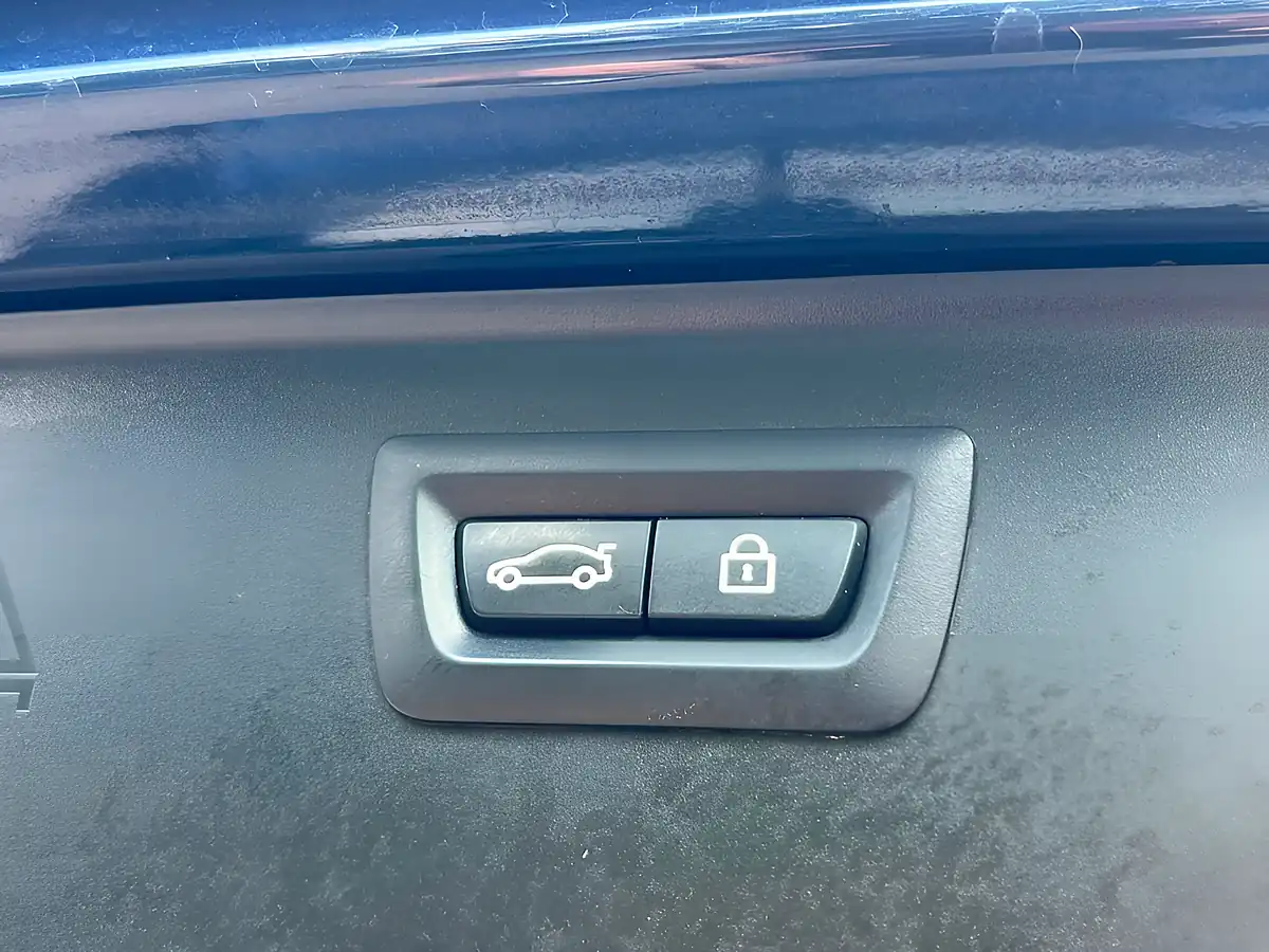 Used 2015 BMW 5 Series Luxury Blue - Interior and Exterior details 20