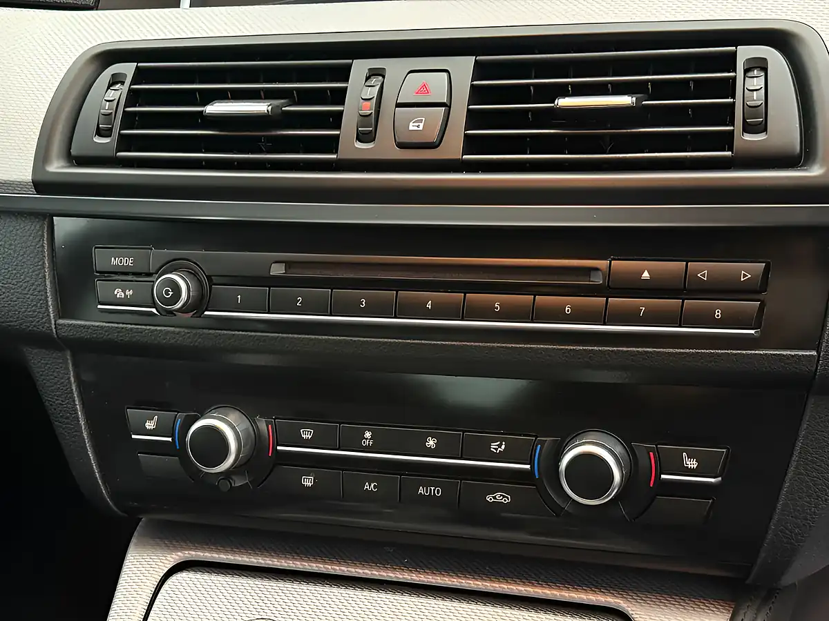 Used 2015 BMW 5 Series M Sport Black - Interior and Exterior details 17