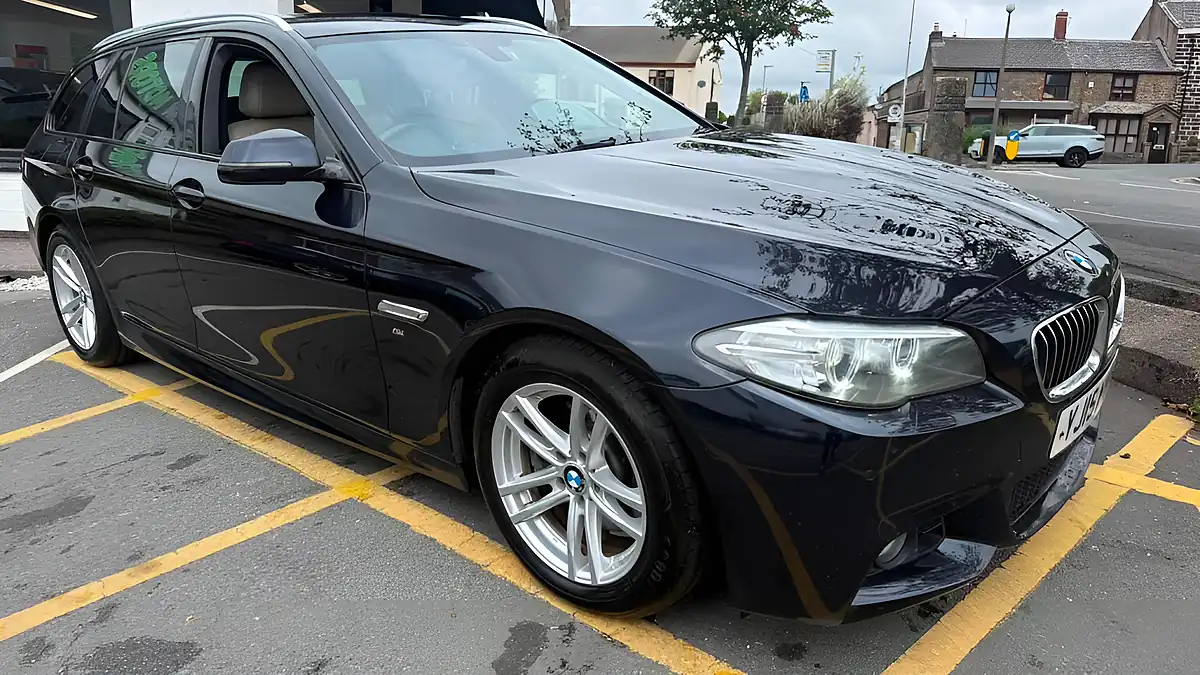 Used 2015 BMW 5 Series M Sport Black - Front View