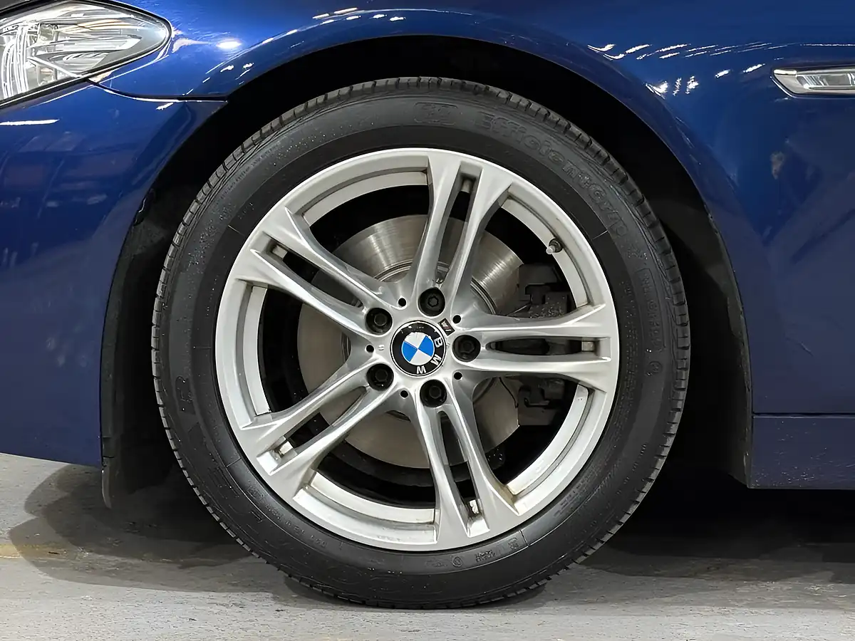 Used 2015 BMW 5 Series M Sport Blue - Interior and Exterior details 12