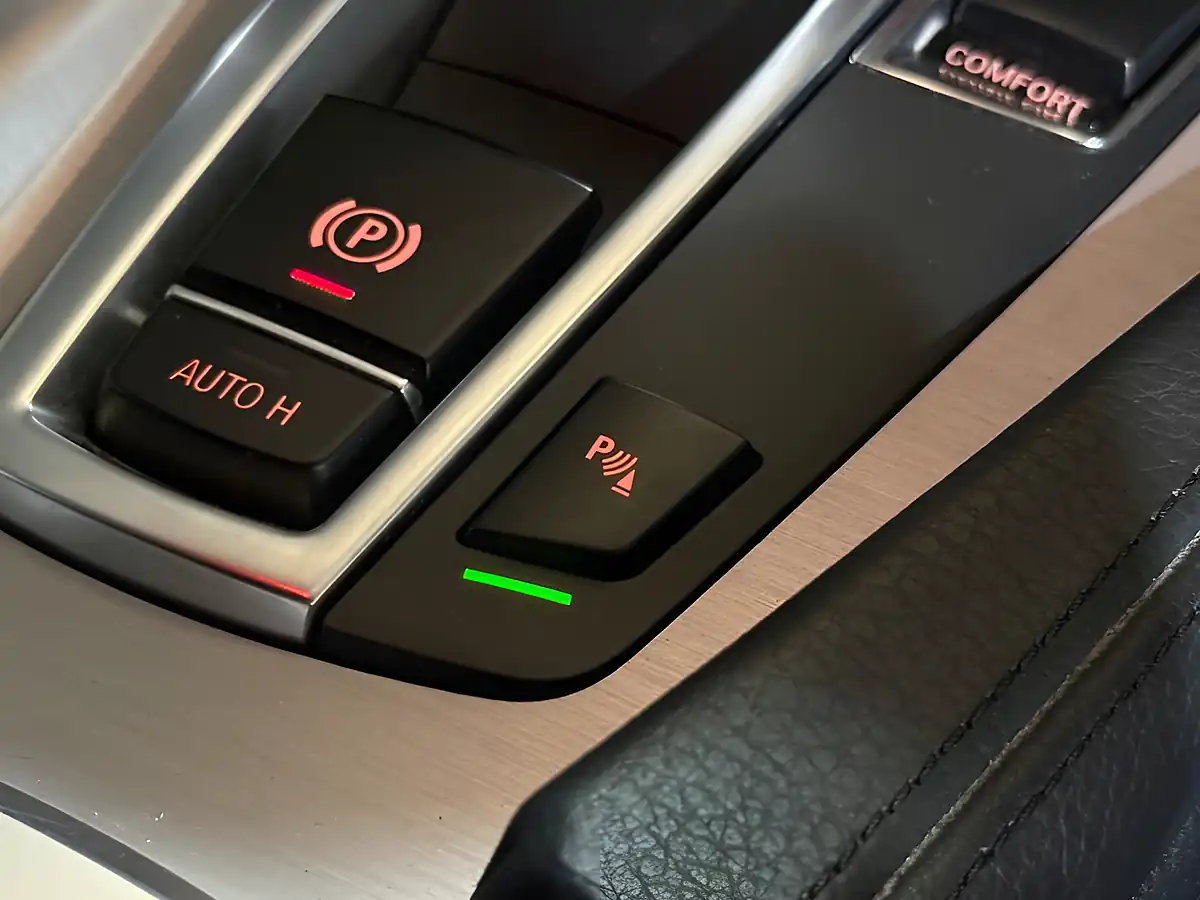 Used 2015 BMW 5 Series M Sport Blue - Interior and Exterior details 14