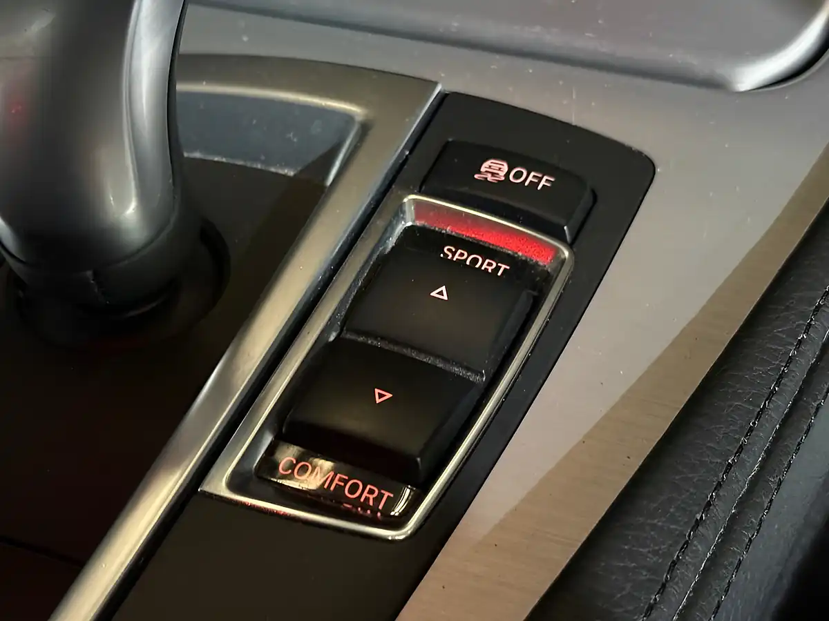 Used 2015 BMW 5 Series M Sport Blue - Interior and Exterior details 15