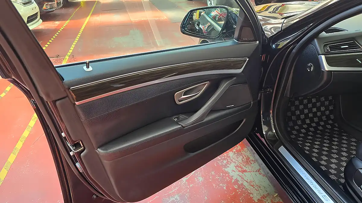 Used 2015 BMW 5 Series Se Black - Interior and Exterior details 13