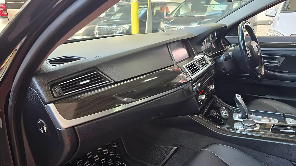 Used 2015 BMW 5 Series Se Black - Interior and Exterior details 5