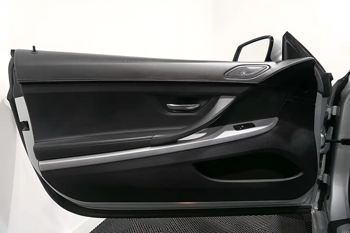 Used 2015 BMW 6 Series M Sport Glacier Silver - Interior and Exterior details 10