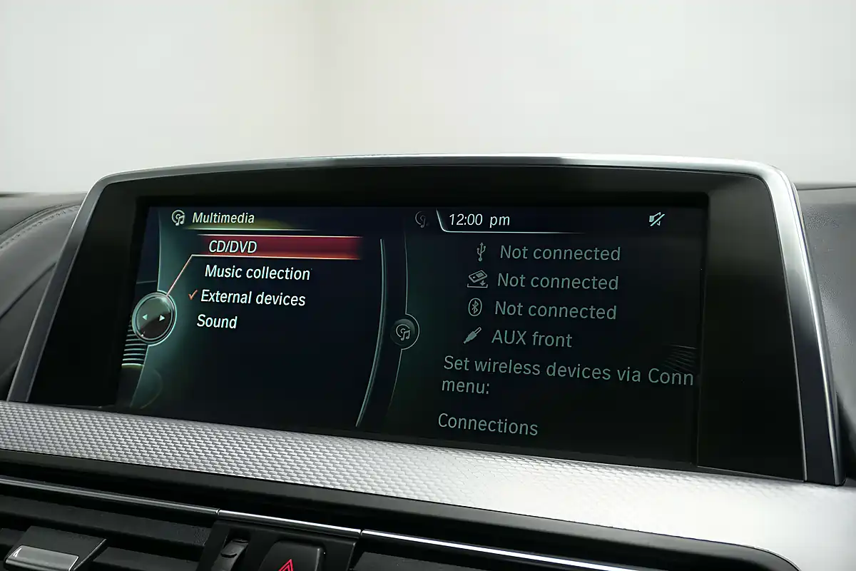 Used 2015 BMW 6 Series M Sport Glacier Silver - Interior and Exterior details 18