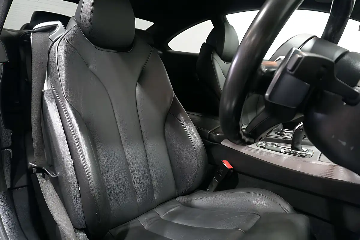 Used 2015 BMW 6 Series M Sport Glacier Silver - Interior and Exterior details 5