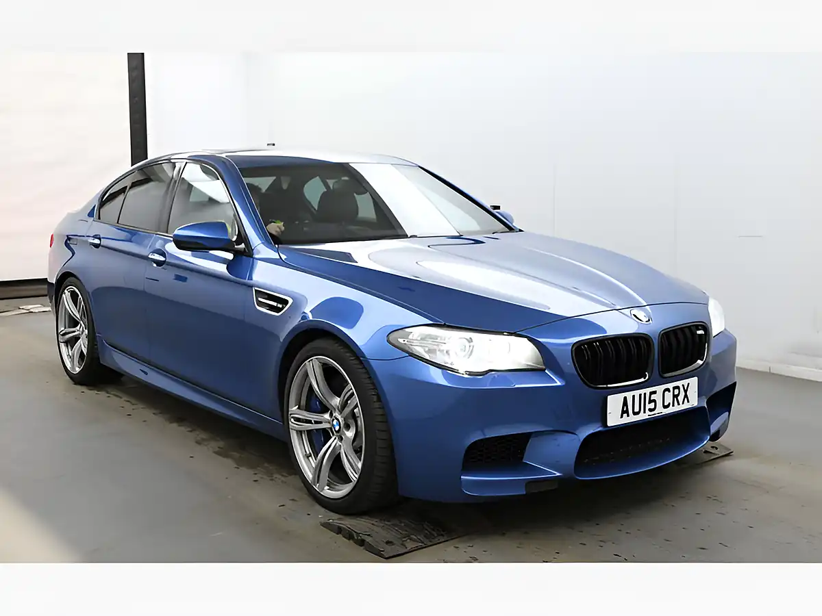 Used 2015 BMW M5 Blue - Front View
