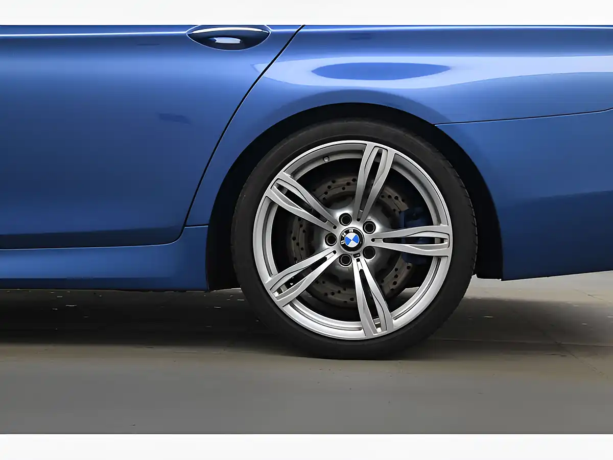 Used 2015 BMW M5 Blue - Interior and Exterior details 10