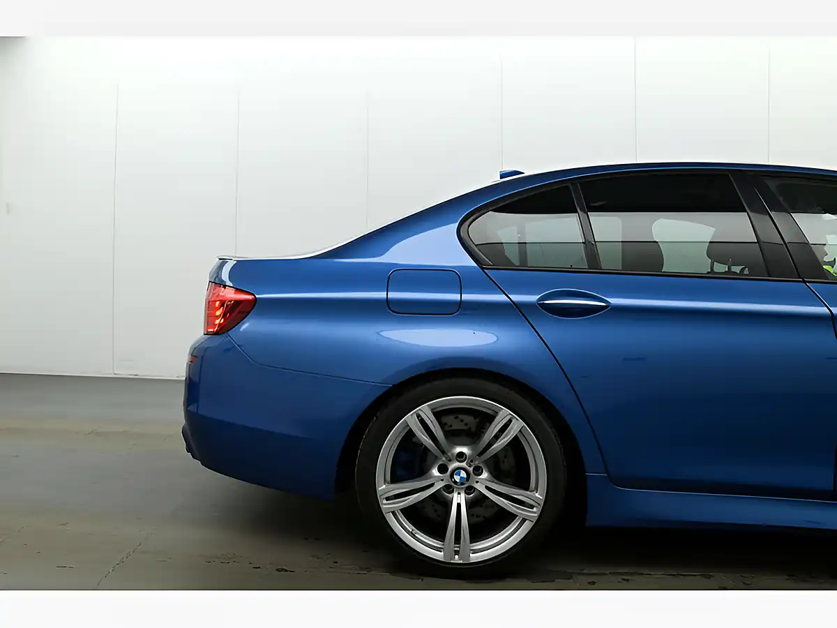 Used 2015 BMW M5 Blue - Interior and Exterior details 17
