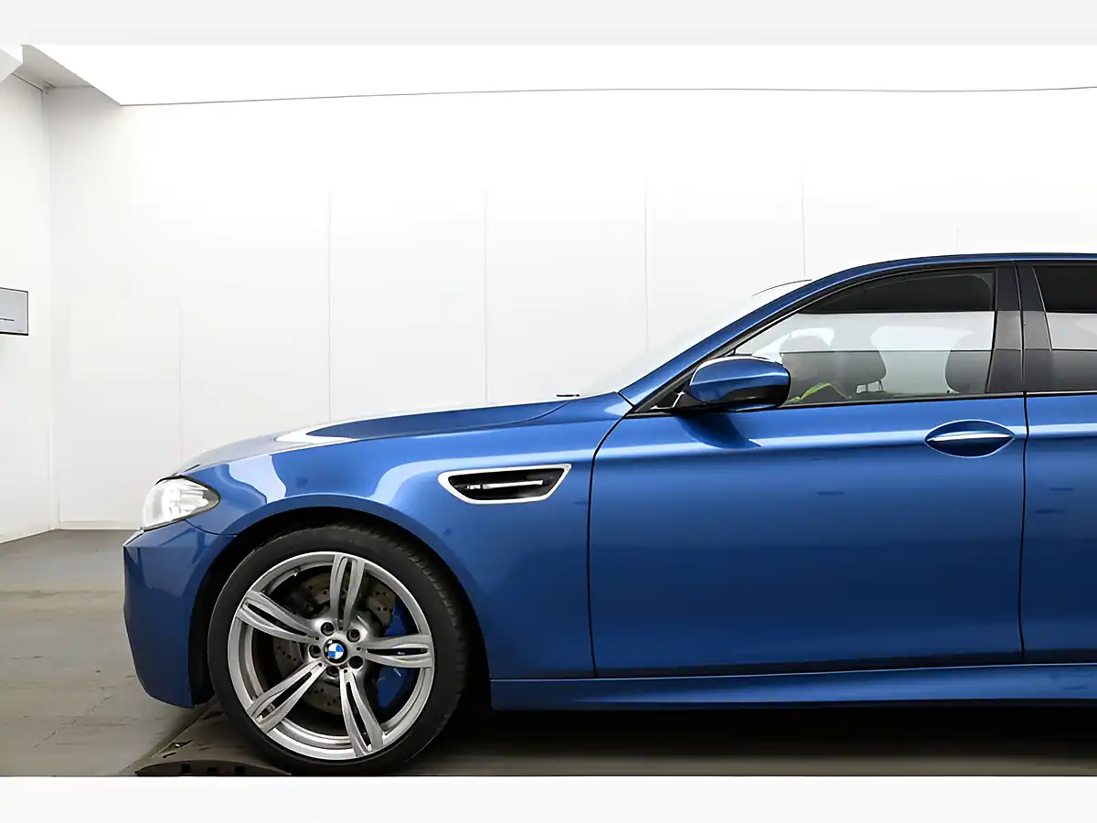 Used 2015 BMW M5 Blue - Interior and Exterior details 9