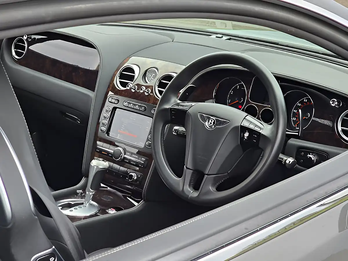 Used 2015 BMW M6 Blue - Interior and Exterior details 8