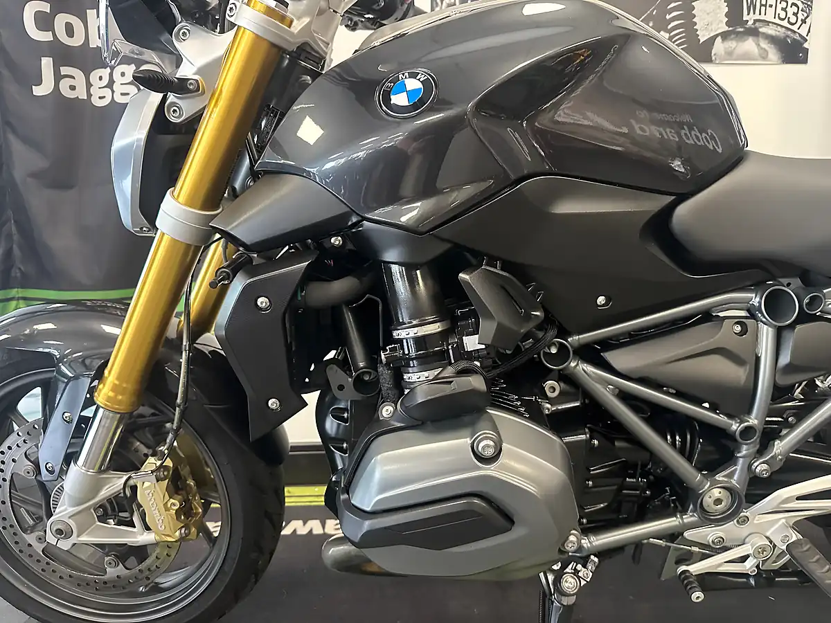 Used 2015 BMW R1200R Naked Grey - Interior and Exterior details 16